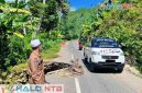 Kondisi jembatan penghubung beberapa Desa yang amblas akibat banjir kiriman di Dusun Repok Gapuk, Desa Taman Baru, Sekotong Lombok Barat. (Foto: Istimewa).