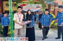 MAN Lombok Barat memberikan reward kepada Syekhana Abdi Sabda peraih medali emas Islamic Olympiade VII bidang Quran Hadist, Fiqih dan Aqidah. (Foto: Istimewa)