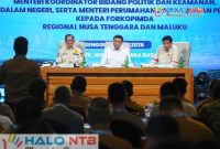 (Dari kiri ke kanan) Mendagri, Menko Polkam, dan Menteri PKP saat memberikan pengarahan dalam rapat koordinasi bersama Forkopimda Regional Nusa Tenggara dan Maluku di Lombok Barat, Selasa (19/5/2026).