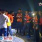 Personel gabungan dari Kepolisian dan Tim SAR saat melakukan apel kesiapan di bibir Pantai Ampenan, Mataram, Jumat (29/5/2026). (Foto: Humas Polresta Mataram)