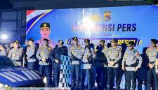 Kapolda NTB Irjen Pol. Kalingga Rendra Raharja (tengah) didampingi jajaran Pejabat Utama memberikan arahan saat bersiap melepas regu Patroli Rinjani Presisi di Kota Mataram, NTB, Sabtu (30/5/2026). (Foto: Istimewa)
