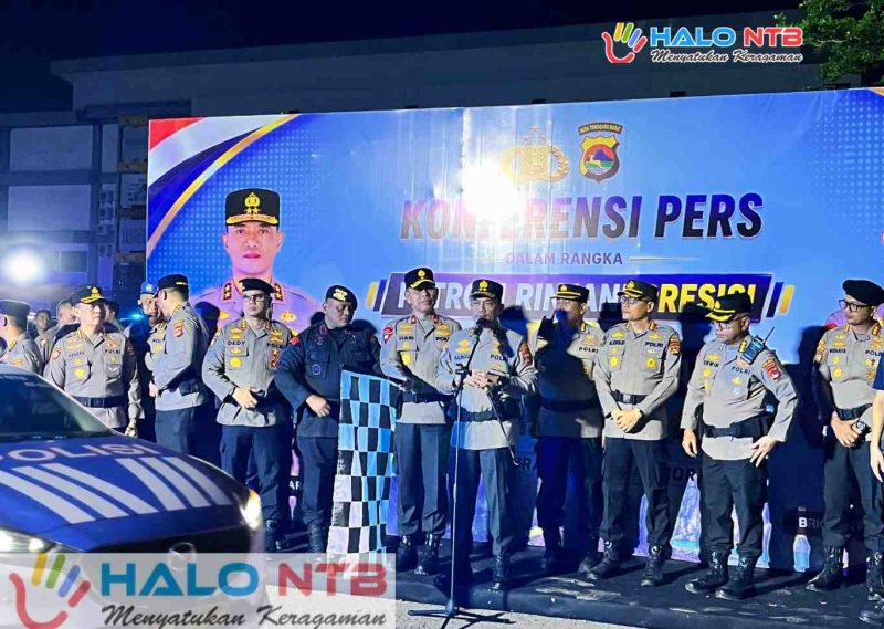 Kapolda NTB Irjen Pol. Kalingga Rendra Raharja (tengah) didampingi jajaran Pejabat Utama memberikan arahan saat bersiap melepas regu Patroli Rinjani Presisi di Kota Mataram, NTB, Sabtu (30/5/2026). (Foto: Istimewa)