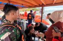 Proses evakuasi WNA asal India yang ditemukan meninggal dunia usai dilaporkan hilang saat berenang di perairan Gili Air, Lombok Utara.(Foto.Istimewa)
