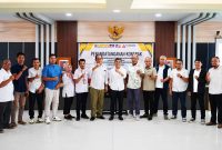 Foto bersama usai penandatanganan kontrak SPAM Semongkat, menandai komitmen bersama dalam menghadirkan infrastruktur air minum yang berkualitas.(Foto.Istimewa)