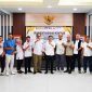 Foto bersama usai penandatanganan kontrak SPAM Semongkat, menandai komitmen bersama dalam menghadirkan infrastruktur air minum yang berkualitas.(Foto.Istimewa)