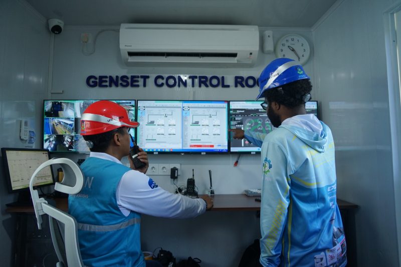 Petugas PLN UIW NTB melakukan pengawasan sistem kelistrikan di area Sirkuit Mandalika saat pelaksanaan GT World Challenge Asia 2026. (Dok. PLN)