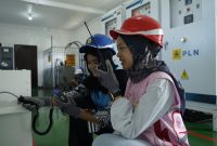 Srikandi PLN UIW NTB bersiaga menjaga keandalan sistem kelistrikan saat gelaran GT World Challenge Asia 2026 dan Kartini Race di Sirkuit Mandalika. (Dok. PLN)