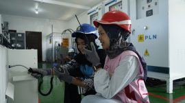 Srikandi PLN UIW NTB bersiaga menjaga keandalan sistem kelistrikan saat gelaran GT World Challenge Asia 2026 dan Kartini Race di Sirkuit Mandalika. (Dok. PLN)