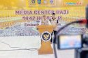 Petugas Kementerian Agama NTB menyampaikan keterangan pers di Media Center Haji Embarkasi Lombok terkait kesiapan pemberangkatan jemaah haji Kloter 10 asal Kota Mataram.(Foto.Istimewa)