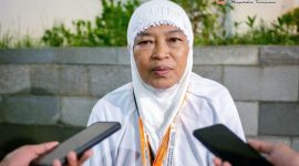 Mutmainah, jemaah haji asal Lombok Barat, saat berada di Asrama Haji Embarkasi Lombok sebelum keberangkatan ke Tanah Suci.(Foto. Istimewa)