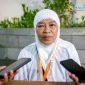 Mutmainah, jemaah haji asal Lombok Barat, saat berada di Asrama Haji Embarkasi Lombok sebelum keberangkatan ke Tanah Suci.(Foto. Istimewa)