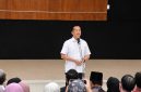Gubernur NTB Lalu Muhamad Iqbal memberikan sambutan saat menghadiri pelatihan ESQ Leadership Center bagi para guru di Universitas Islam Al-Azhar Mataram.(Foto. Istimewa)