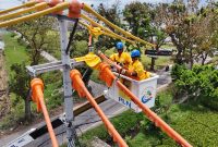 PLN UIW NTB terus memperkuat infrastruktur kelistrikan melalui pekerjaan preventif dan pemeliharaan jaringan tanpa mengganggu aktivitas masyarakat.(Dok.PLN)