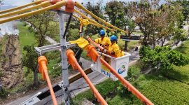PLN UIW NTB terus memperkuat infrastruktur kelistrikan melalui pekerjaan preventif dan pemeliharaan jaringan tanpa mengganggu aktivitas masyarakat.(Dok.PLN)