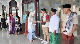 PLN UIW NTB melalui YBM PLN terus menghadirkan manfaat nyata bagi masyarakat dengan menyalurkan santunan dan menebar harapan bagi anak-anak yatim di Lombok Timur.(Dok.PLN)