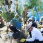 PLN bersama pemerintah daerah dan stakeholder melakukan penanaman 2.500 pohon di kawasan Pantai Induk, Gerung, Lombok Barat, sebagai upaya menjaga kelestarian pesisir dan mencegah abrasi.(Dok.PLN)