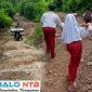 Kondisi jalan rusak parah di Dusun Medang menuju Teluk Gok, Desa Sekotong Barat, Lombok Barat, yang dikeluhkan warga karena menghambat akses pendidikan, kesehatan, dan ekonomi.(Foto.Istimewa)
