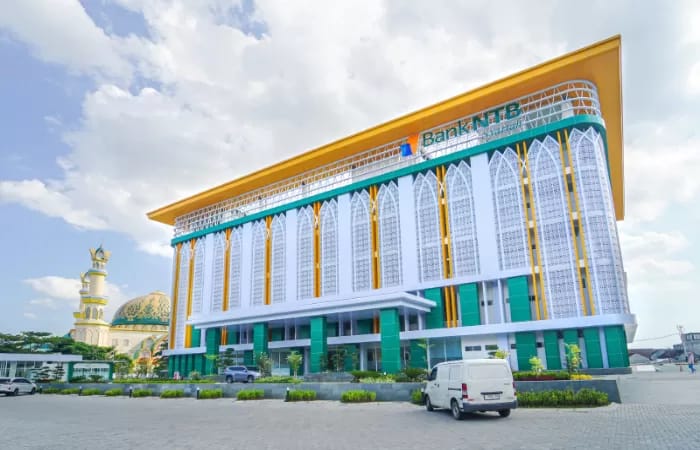 Kantor Pusat Bank NTB Syariah di Mataram. Bank menegaskan layanan pembiayaan kepada nasabah dilaksanakan sesuai akad, prinsip syariah, dan ketentuan yang berlaku.(Dok.Bank NTB Syariah)