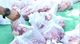 Pembagian daging qurban Program Tebar Qurban Insan Amanah 2026 oleh Bank NTB Syariah kepada masyarakat di Nusa Tenggara Barat. (Dok.Bank NTB Syariah)