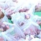 Pembagian daging qurban Program Tebar Qurban Insan Amanah 2026 oleh Bank NTB Syariah kepada masyarakat di Nusa Tenggara Barat. (Dok.Bank NTB Syariah)