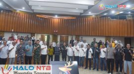 Pengurus KONI NTB, Pemprov, DPRD, dan jajaran panitia lintas sektor berfoto bersama usai rapat persiapan PORPROV XII NTB 2026 di Kantor Gubernur NTB, Mataram, Jumat (29/05/2026). (Foto: Diskominfotik NTB).