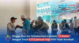 Momen petugas PPIH Lombok saat menyambut kedatangan jemaah haji Kloter 11 di Asrama Haji Mataram bersama. (Foto: Istimewa)