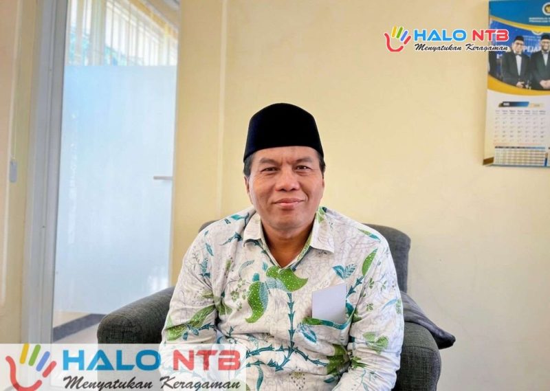 Plt Kepala Kementerian Haji dan Umroh (Kemenhaj) Kabupaten Lombok Barat, H. Suparlan, saat ditemui di ruangan kerjanya, Selasa (2/6/2026). (Foto: Istimewa).