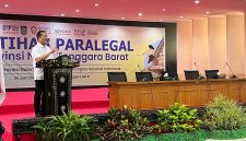 Gubernur NTB, Lalu Muhamad Iqbal, saat membuka acara Pelatihan Paralegal yang digelar di Graha Bhakti Praja Kantor Gubernur NTB, Kamis (4/6). (Foto: Istimewa).