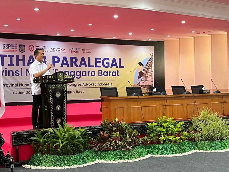 Gubernur NTB, Lalu Muhamad Iqbal, saat membuka acara Pelatihan Paralegal yang digelar di Graha Bhakti Praja Kantor Gubernur NTB, Kamis (4/6). (Foto: Istimewa).