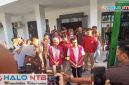 Petugas Kejaksaan Negeri Lombok Tengah menggiring para tersangka kasus korupsi pengadaan truk sampah dan amrollDinas Lingkungan Hidup (DLH) ke dalam mobil tahanan, Rabu (3/6/2026). (Foto: Istimewa)