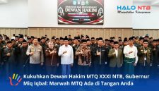 Gubernur NTB, jajaran Forkopimda Lombok Tengah, panitia, LPTQ, dan Dewan Hakim berfoto bersama pasca-acara Pengukuhan Dewan Hakim MTQ XXXI tingkat Provinsi NTB 2026 di Ballroom Kantor Bupati Lombok Barat, Selasa (9/6/2026). (Foto: Istimewa)