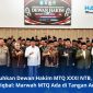 Gubernur NTB, jajaran Forkopimda Lombok Tengah, panitia, LPTQ, dan Dewan Hakim berfoto bersama pasca-acara Pengukuhan Dewan Hakim MTQ XXXI tingkat Provinsi NTB 2026 di Ballroom Kantor Bupati Lombok Barat, Selasa (9/6/2026). (Foto: Istimewa)