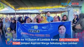 Anggota DPRD Provinsi NTB, Lalu Irwansyah Triadi (tengah baju biru), berfoto bersama warga saat pelaksanaan reses Masa Sidang Tahun 2025/2026 di Dusun Telage Lindung, Desa Eyat Mayang, Lembar, Kamis (11/6/2026). (Foto: Istimewa)