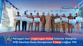 Wakil Gubernur NTB bersama Sekda NTB dan Kadis LH Provinsi NTB melakukan foto bersama dengan para Kepala Desa regional Kebon Kongok setelah prosesi penyerahan simbolis Bantuan Dana Kompensasi Dampak Negatif, Senin (15/6/2026). (Foto: Istimewa)