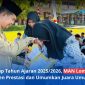 Suasana penyerahan penghargaan oleh Kepala MAN Lombok Barat, H. Kemas Burhan, kepada para siswa/i berprestasi di lingkungan madrasah, Jumat (19/6).(Foto: Istimewa)