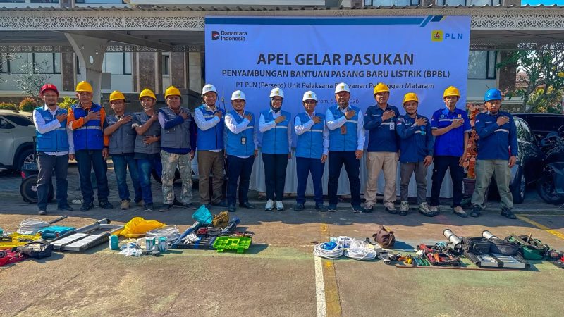 Personel PLN Unit Induk Wilayah NTB mengikuti apel gelar pasukan sebagai bentuk kesiapan operasional dalam mendukung pelaksanaan Program Bantuan Pasang Baru Listrik (BPBL) Tahun 2026 di Nusa Tenggara Barat. (Dok. PLN)