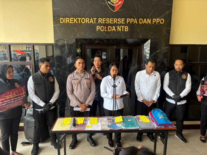 Direktur Reserse PPA dan PPO Polda NTB, Kombes Pol. Ni Made Pujewati, S.I.K., M.M., memberikan keterangan pers terkait penetapan tersangka pengelola LPK ilegal di Mataram, Senin (29/6/2026).(Foto: Istimewa)