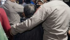 Terduga pelaku pelecehan anak di Kuripan, saat diamankan pihak kepolisian dan dibawa menuju Polres Lombok Barat pada Sabtu (30/5/2026).