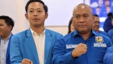 Ketua Komite Nasional Pemuda Indonesia (KNPI) Kabupaten Lombok Barat, M. Taupik (kiri)