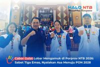 Ketua PGSI Lombok Barat (tengah) mengabadikan momen kemenangan bersama para atlet yang sukses menyabet medali Emas di cabang olahraga Gulat pada Porprov NTB 2026.(Foto: Istimewa)