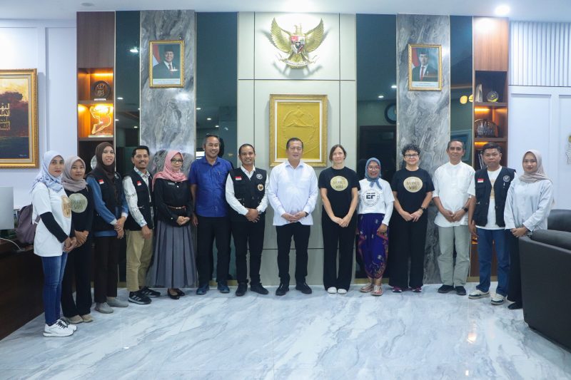 Gubernur NTB, Lalu Muhamad Iqbal, menerima audiensi dari yayasan kemanusiaan lokal Lombok Forgotten Children (Yayasan Andres) bersama perwakilan ONG Balanced World asal Spanyol di Ruang Kerja Gubernur, Mataram, Jumat (3/7/2026).(Foto: Istimewa)