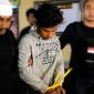 Terduga pelaku pembunuhan mahasiswi Unram NDR, saat hendak digiring ke ruang Jatanras Polresta Mataram, Rabu (29/7) malam.