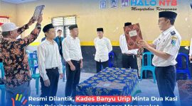 Kepala Desa Banyu Urip, H. Selamat Riadi, memimpin prosesi pengambilan sumpah jabatan Kepala Seksi (Kasi) Pemerintahan dan Kasi Pelayanan Desa Banyu Urip yang berlangsung khidmat di Kantor Desa Banyu Urip, Rabu (8/7/2026).
