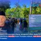 Warga Desa Kuripan mendatangi dan memasang plang di lahan sengketa di Dusun Monto. Dalam foto, terlihat Kades Kuripan, Hasbi (kiri), memberikan penjelasan mengenai klaim lahan tersebut sebagai tanah wakaf Masjid Hidayatul Mukhtar.