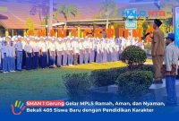 Suasana upacara bendera dan prosesi penyerahan resmi peserta didik baru tahun ajaran 2026/2027 dari Komite Sekolah kepada Kepala SMAN 1 Gerung, Senin (13/7/2026).(Foto: Istimewa)