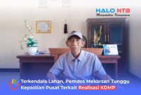 Kepala Desa Mekarsari, Sapinah, saat memberikan keterangan di ruang kerjanya, Jumat (17/7/2026).(Foto: Istimewa)