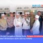 Pimpinan Ponpes Al-Ishlahuddiny, TGH Mukhlis Ibrahim (tengah) bersama keluarga besar alumni, simpatisan dan jamaah saat menyampaikan ultimatum kepada TVOne, Jumat (17/7/2026).(Foto: Istimewa)