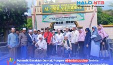 Foto bersama pimpinan pondok, para tuan guru, masyayikh, dan perwakilan alumni Ponpes Al-Ishlahuddiny bersama tim tvOne, IJTI NTB, dan Kemenag NTB di Ponpes Al-Ishlahuddiny, Kediri, Lombok Barat, Minggu (19/7/2026).(Foto: Istimewa)