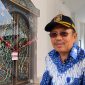Garis pembatas KPK terpasang di pintu ruang kerja Bupati Lombok Barat, H. Lalu Ahmad Zaini, pasca Operasi Tangkap Tangan (OTT) yang mengejutkan, Senin (20/7/2026).