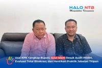 Tokoh masyarakat Lombok Barat yang juga mantan Wakil Bupati Lombok Barat, H.M. Izzul Islam (kanan), saat memberikan keterangan pers, Selasa (28/7/2026).(Foto: Istimewa)
